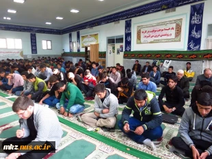 قرائت زیارت عاشورا در نمازخانه دانشکده در ایام محرم شهید دشت کربلا همراه با پذیرایی   12