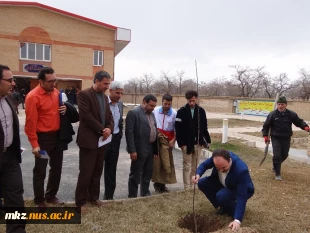 درختکاری در محوطه دانشکده به مناسب روز درختکاری 9