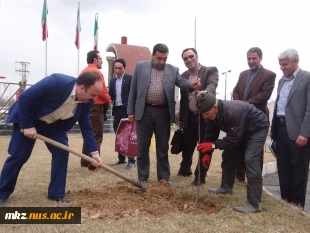 درختکاری در محوطه دانشکده به مناسب روز درختکاری 11