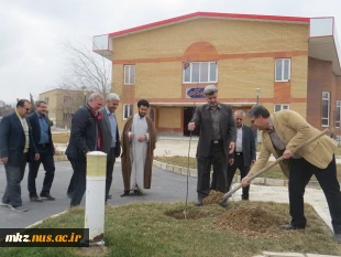درختکاری در محوطه دانشکده به مناسب روز درختکاری 16
