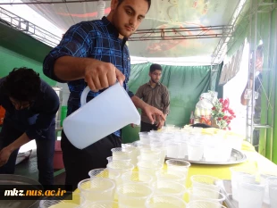 ایستگاه صلواتی در جلوی درب ورودی دانشگاه 11