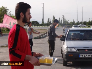 ایستگاه صلواتی در جلوی درب ورودی دانشگاه 13